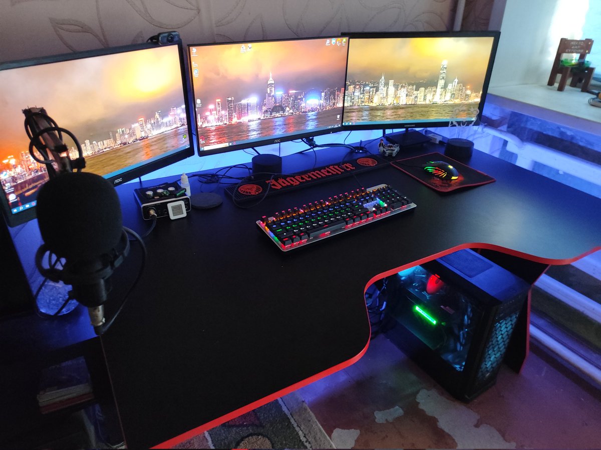 FireFortune's tweet image. Сделал себе рабочее место красивым