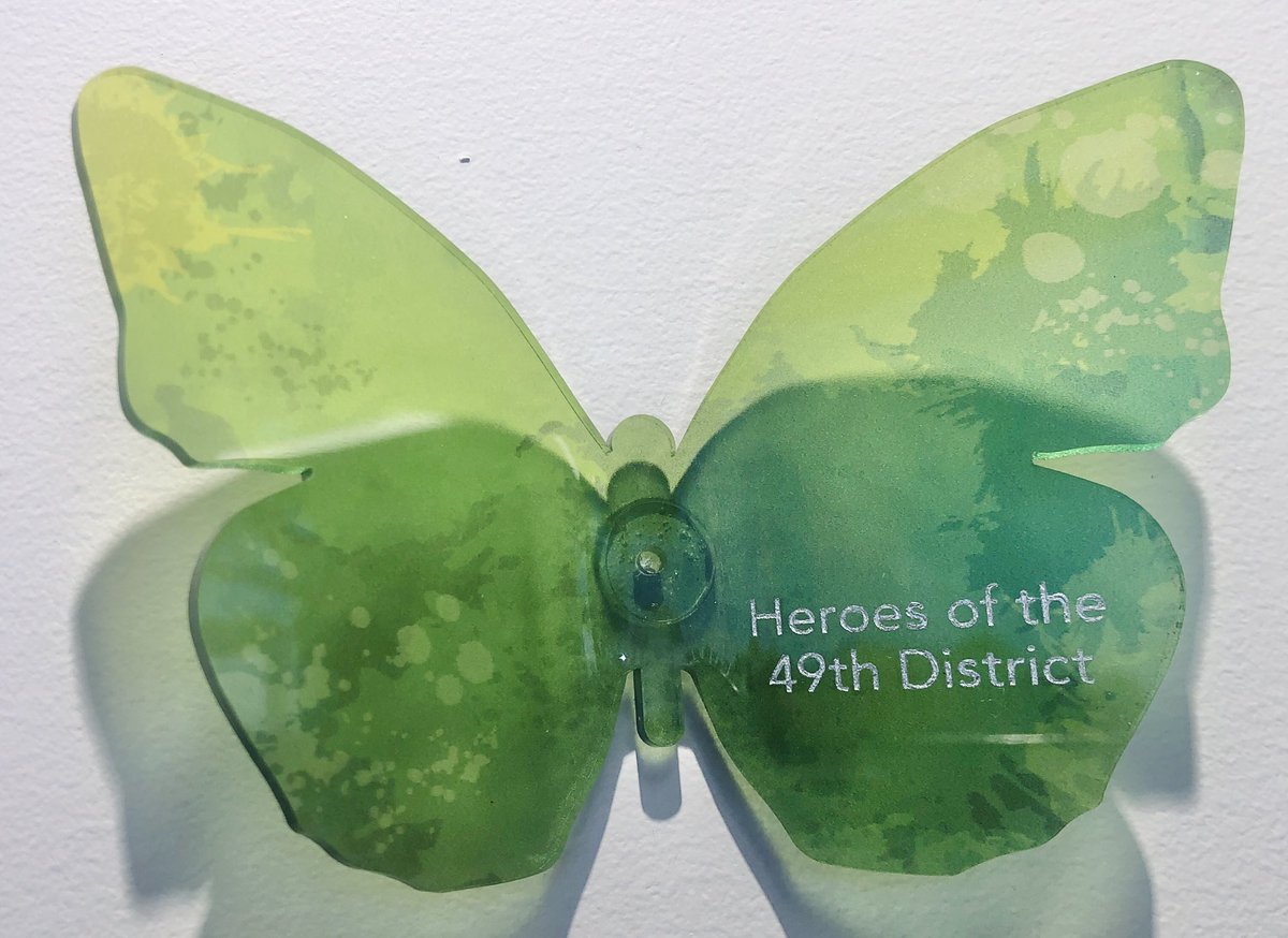 LifesharingSD's tweet image. THANK YOU to Congressman Mike Levin and District Representative Salome Tash for honoring the organ and tissue donors of California’s 49th Congressional District. Salome paid tribute to these heroes by placing a butterfly on Lifesharing’s memorial wall 🦋 #heroes #CA49
