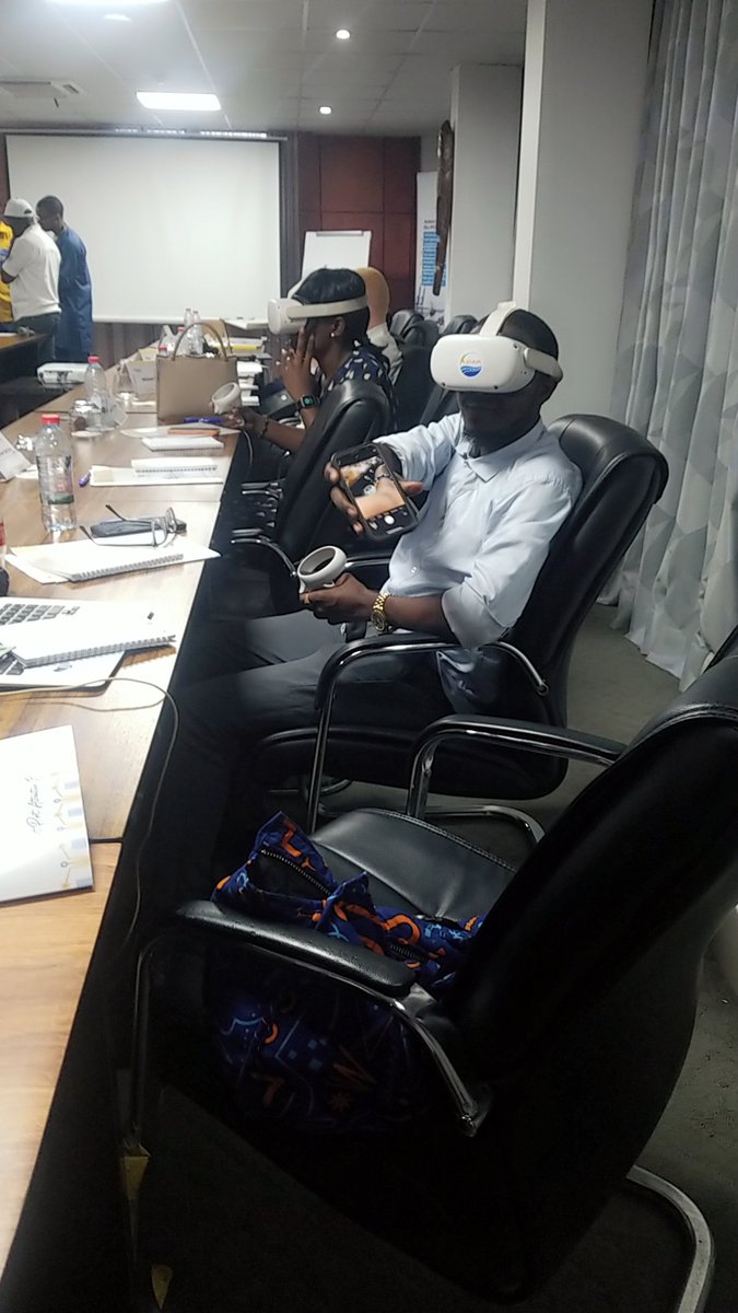 BloggersCM's tweet photo. La rencontre marque une étape significative entre l'ABC et le PAK. La journée a été marquée par :
• Présentation du Port de Kribi et de ses perspectives d'extension,
•Discussions sur la digitalisation au sein du PAK,
•Visite immersive du port en 3D.
#DigitalMeet #ABC #PAK
👇 https://t.co/Z356XrcFGT