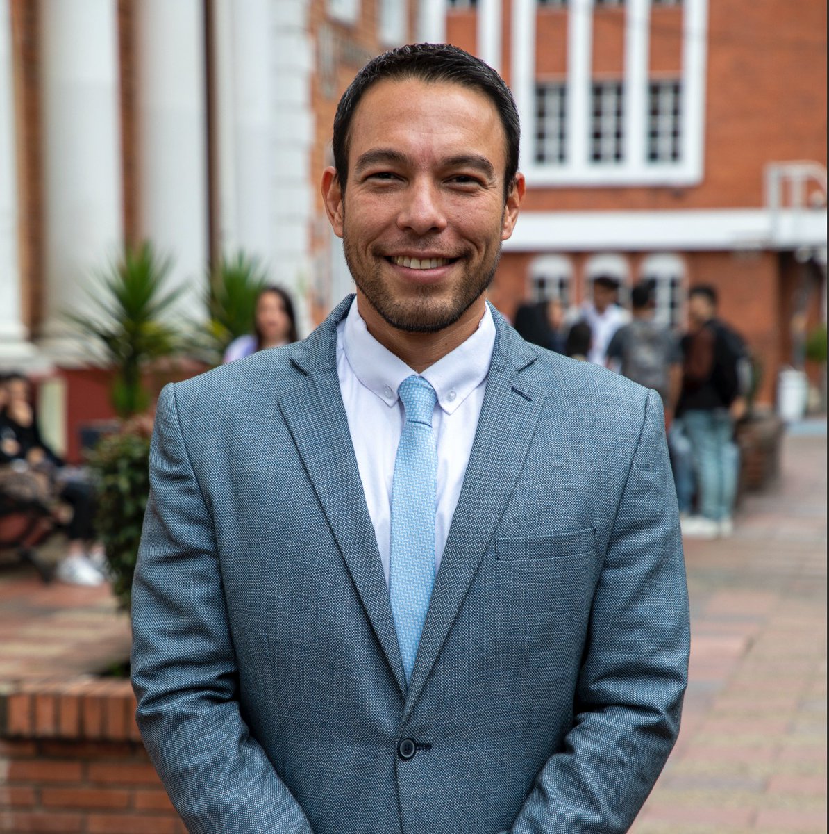 ¡Gran noticia! 
El Prof. Dr. Eduardo Calderón Marenco ha sido reelegido como Coordinador General de la Red Interdisciplinaria Iberoamericana, Nodo Sociojurídico. 🎓
Liderará la red hasta 2026 ¡Felicitaciones! 🏅

Lee la nota aquí: acortar.link/rBwVVs

#InvestigaciónUCC #Lider