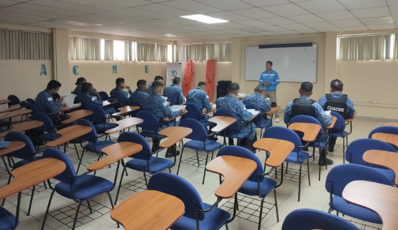 181Responde's tweet photo. Los Agentes de Control Municipal de @segura_ep reciben capacitación de parte del Personal de Bienestar Animal del #MunicipioDeGuayaquil, para colaborar activamente, en caso de requerirse. Su labor va encaminada a asistir a todos quienes forman parte de la #CiudadDeTodos. 

#AlcaldíaResponde