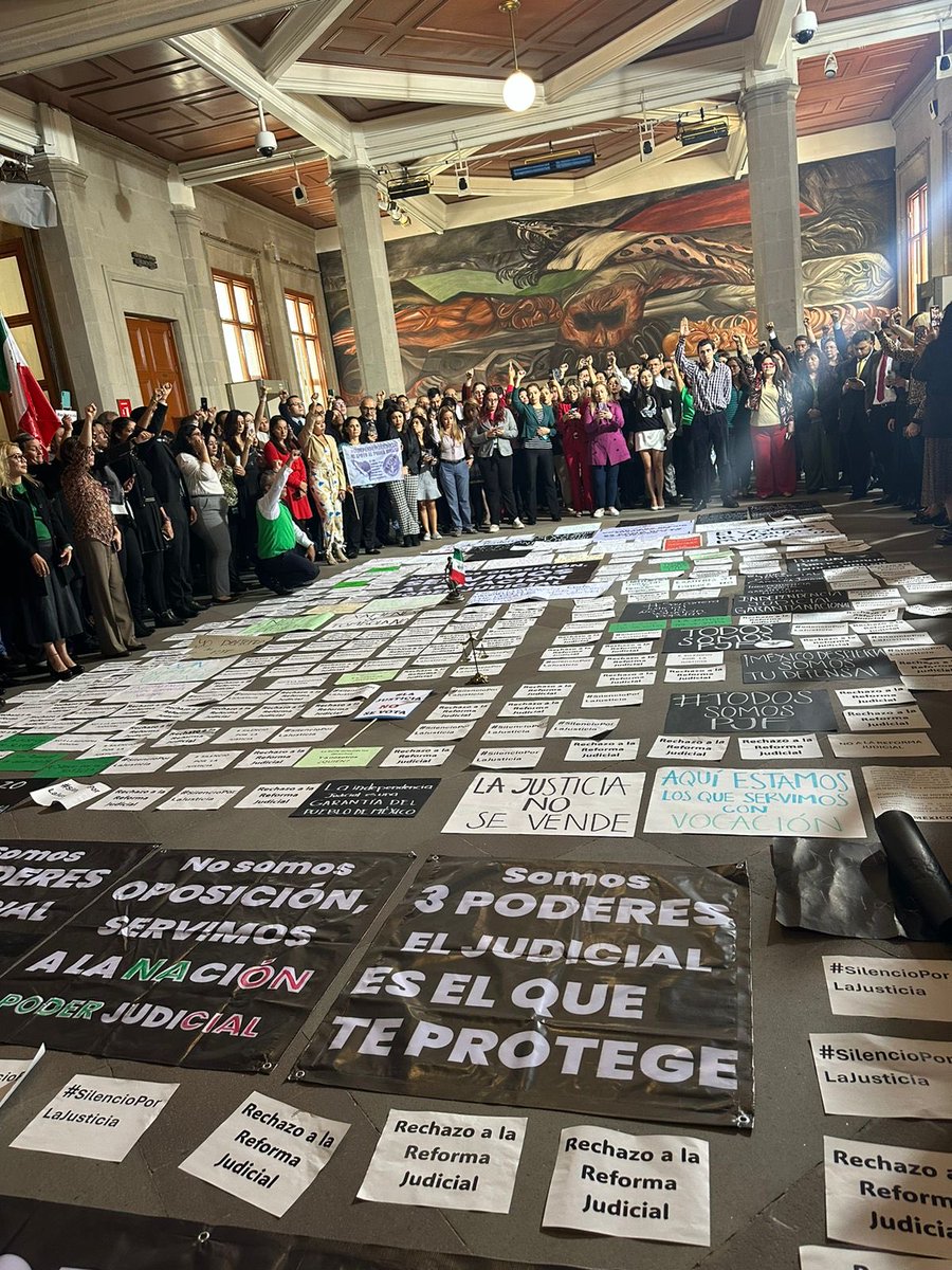Manifestación en la Suprema Corte: “Juraron servir al pueblo, no al Ejecutivo”.
👇