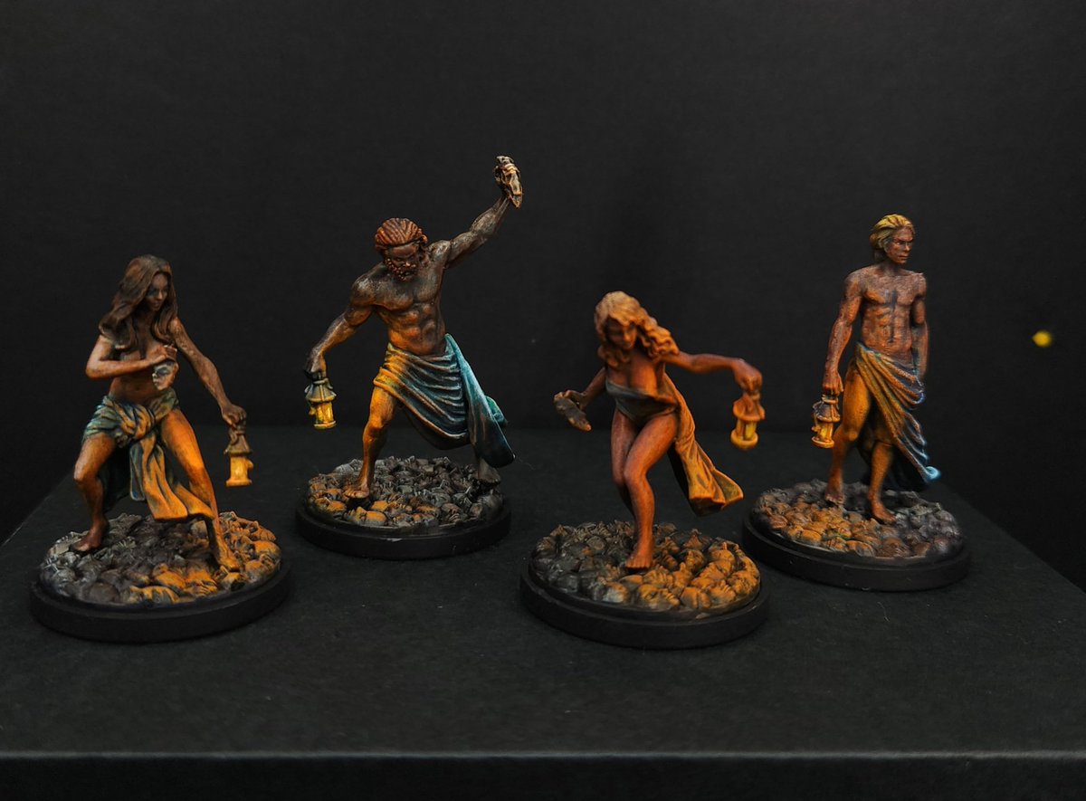 First survivors built, painted and ready to walk the lantern-lit nightmare. Welcome to Kingdom Death: Monster.
It only took me 5 years to open the box but better late... 😅

#mini #miniatures #minipainting #miniwargaming #art #osl #paintingminiatures #wargaming #paint