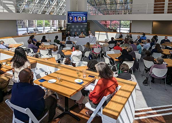 The National Humanities Center is accepting applications for 2025–26 residential fellowships. Learn more about our residential fellowship program, the application process, and life at the Center for our Fellows. bit.ly/nhc-fellowship…