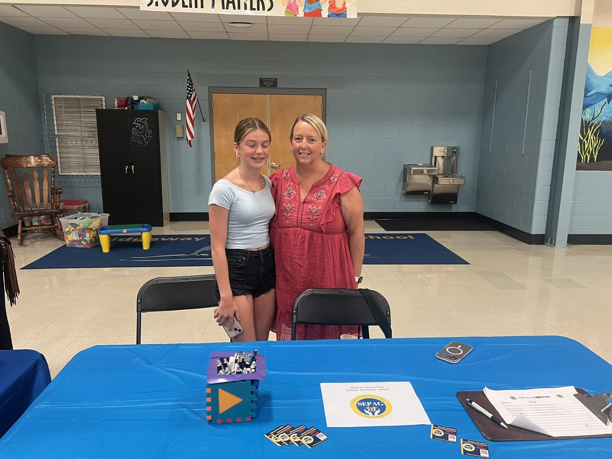 MTSD_DPedroza's tweet photo. The Ridgeway Dolphin is warmly welcoming families today for the Ridgeway Elementary School's Orientation Day! Students are excitedly meeting their teachers, spending time with their new Principal and Vice Principal, touring school buses &amp; having fun. @ThiffaultSarah https://t.co/ISUfVMInti