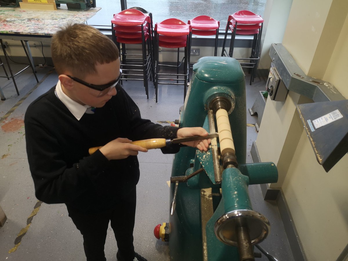 StBenedictTech's tweet photo. S3 Practical Woodworkers on the tools @stbenedictsren https://t.co/1hswLSOTKp