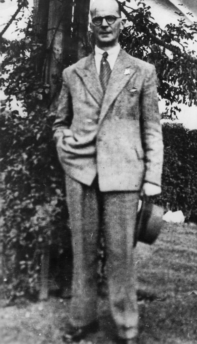 jaspersdonkey's tweet photo. @XRLlareggub Stick a pair of glasses on and you have John Christie! #10RillingtonPlace. https://t.co/qdCNkCfgnJ