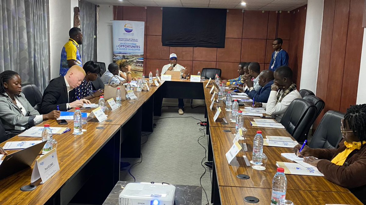 alida_eboo's tweet photo. J'ai vraiment été agréablement surprise et même impressionnée de voir tout ce que le Port de Kribi a mis en place comme procédés de digitalisation interne. C'est vraiment appréciable de voir une entreprise publique avec ce niveau là.
@PortOfKribi #DigitalMeet
J'y reviendrai ! https://t.co/vPGbt2tMML
