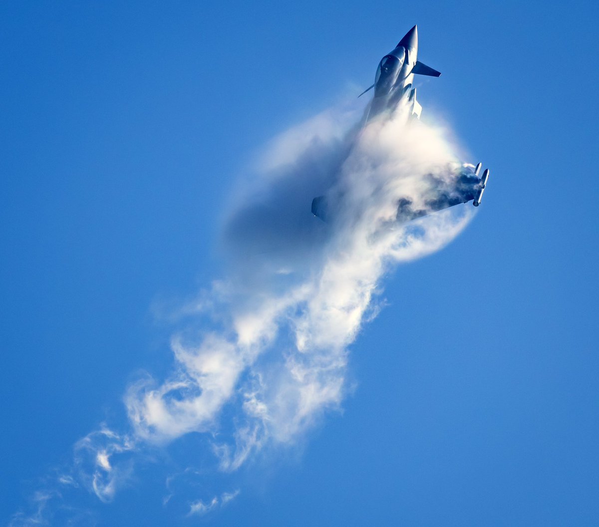 Higher Power

The performance of the Eurofighter paired with its display pilot and the right meteorological conditions = jackpot 🚀

#Eurofighter #TeamLuftwaffe #Bundeswehr #aviationlovers #Defence