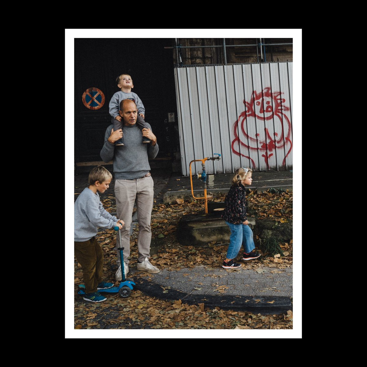 4iosif's tweet photo. #streetfashion #streetphotography #streetwear  #brussels #amsterdam #bucharest https://t.co/5QazsBgq0l