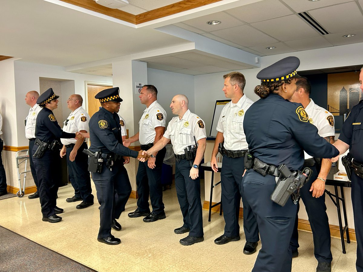 Family, friends, and colleagues gathered today for a Pittsburgh Bureau of Police promotions ceremony.

Eleven officers were promoted to the rank of sergeant and three sergeants were promoted as lieutenants.

Congratulations to all!

More ➡️ bit.ly/4cDSzad