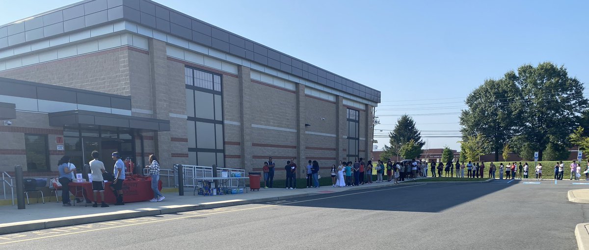 DrSchimpfCMS's tweet photo. Welcomed our new families and students to #TEAMCommUNITY today! A great morning connecting with our first-time #Panthers. Thanks to our staff for making today a great success for our #wwprsd community. https://t.co/LWCnYCu5g8