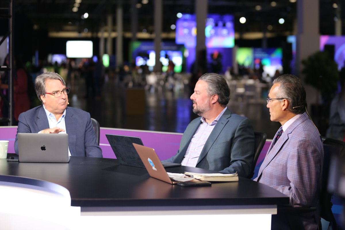 theCUBE's tweet image. theCUBE analysts are live from day two of #VMwareExplore ‘24 ✨
theCUBE.net
💡 Tune in for exclusive interviews and live insights
#LiveNews #EnterpriseComputing #VirtualizationTrends @VMwareExplore