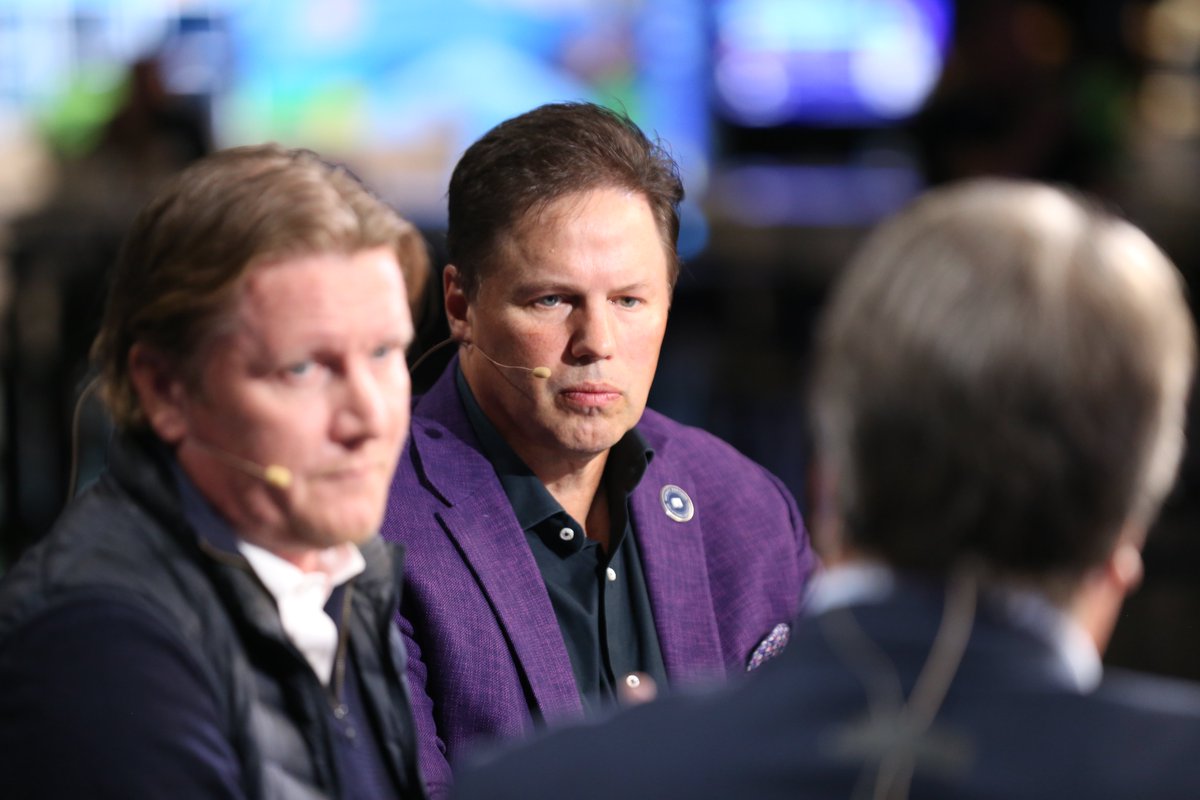 theCUBE's tweet image. theCUBE analysts are live from day two of #VMwareExplore ‘24 ✨
theCUBE.net
💡 Tune in for exclusive interviews and live insights
#LiveNews #EnterpriseComputing #VirtualizationTrends @VMwareExplore
