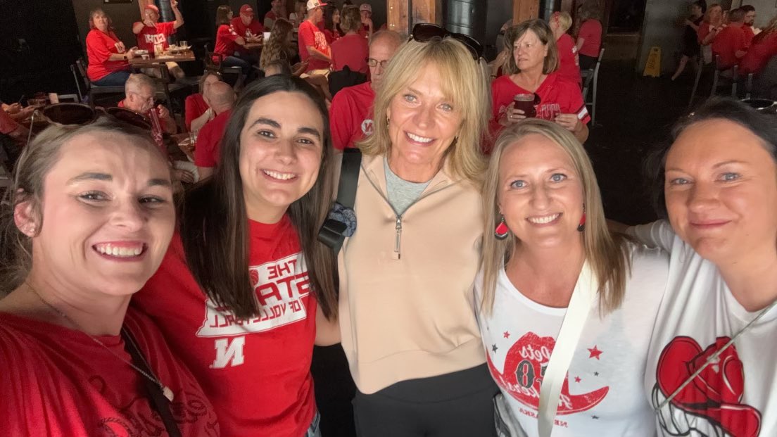 Lindsay U. tweet media