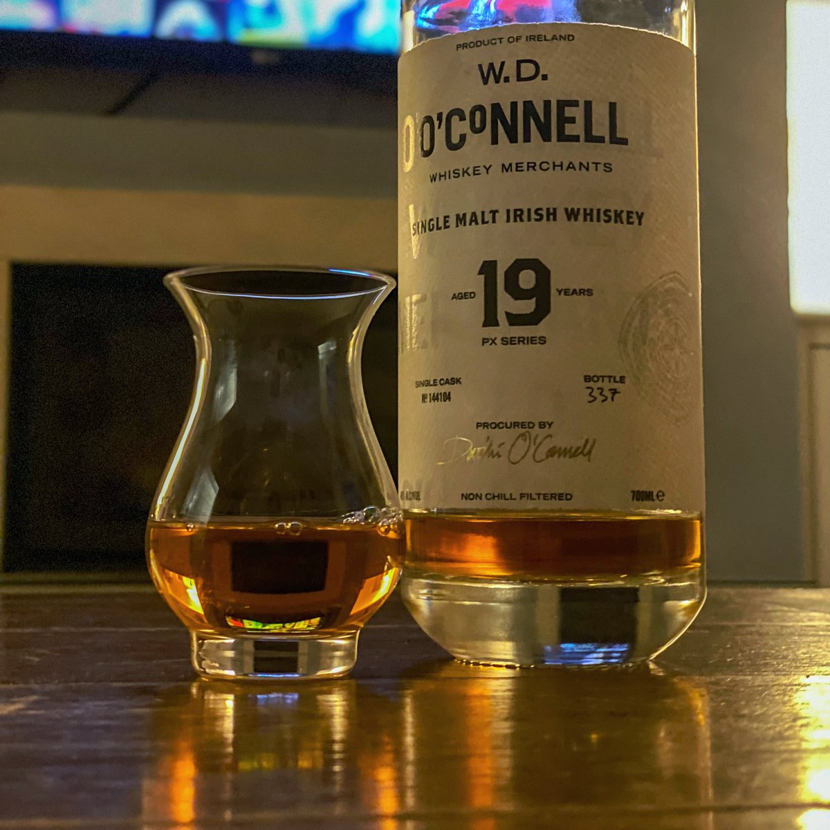 CaskMeNicely's tweet photo. Been looking forward to trying a drop of this for a while! Beautifully smooth whiskey from @OConnellWhiskey , Slainté!! #whiskey #whisky #irishwhiskey #irishwhisky #wdoconnellwhiskey #itsmyfriday #wrecked #booze https://t.co/KizRMEfXLJ