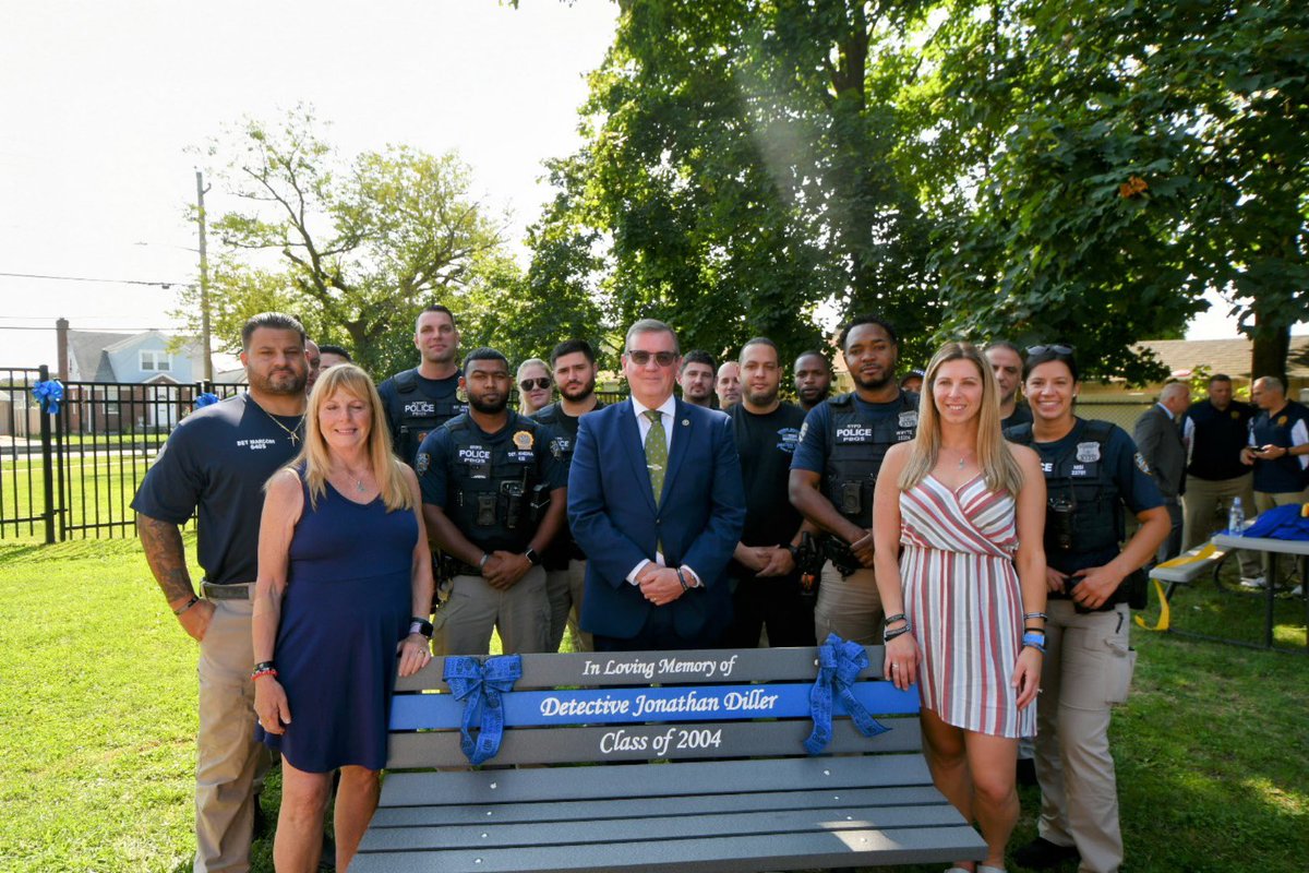 NYPD Chief of Detectives tweet media