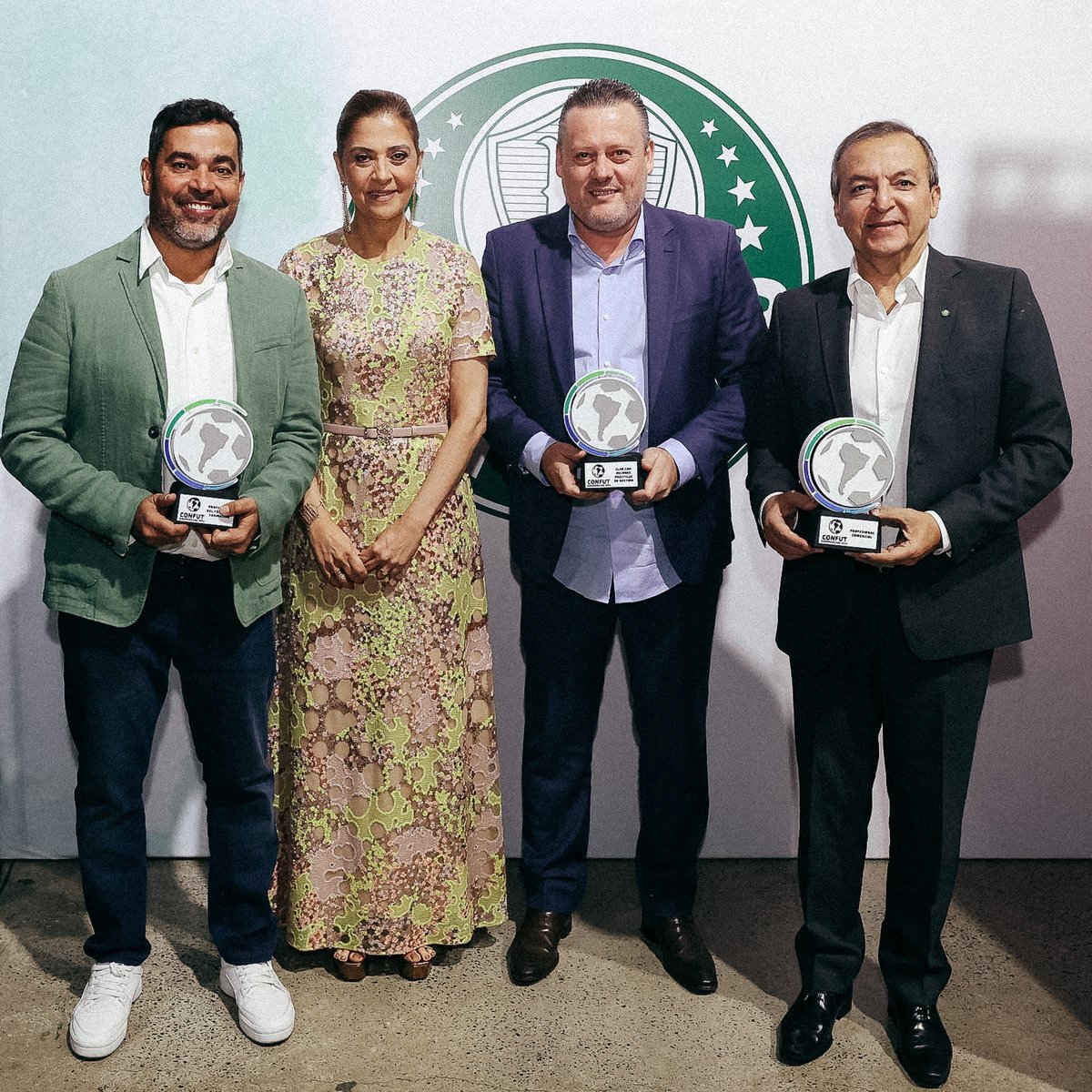 Palmeiras's tweet photo. O #MaiorCampeãoDoBrasil venceu em 3 categorias do CONFUT 2024, um dos maiores eventos Sul-Americanos dedicados à gestão, marketing e boas práticas no futebol:

🏆Clube com Melhores Práticas de Gestão.
🏆Profissional Comercial (Everaldo Coelho).
🏆Profissional de Futebol de Formação (João Paulo Sampaio).

Leia os detalhes ➤ https://t.co/P5U8Y9lt0s

#AvantiPalestra