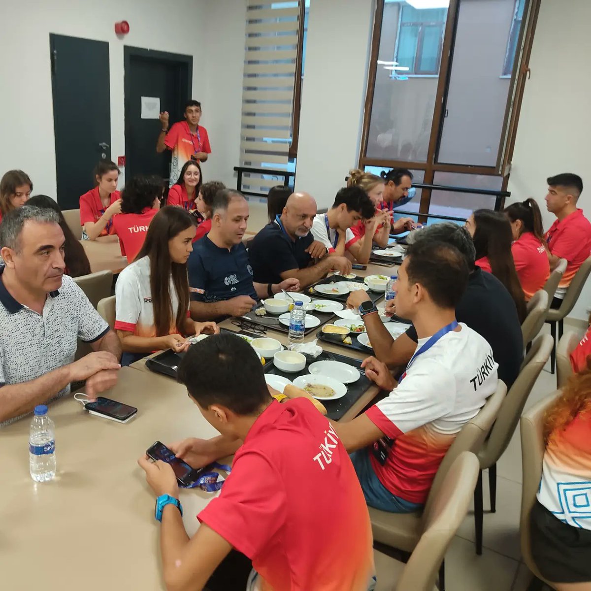 SEEOC 2024 öncesi Milli Takım Sporcuları ile akşam yemeğinde bir araya gelen Federasyon Başkanımız Prof. Dr. Tekin ÇOLAKOĞLU, sporcularımızdan Rabia İSLANDI'nın doğum gününü kutlamasına da katıldı.
<a href="/tekincolakoglu/">Prof. Dr. Tekin Çolakoglu 🇹🇷🇦🇿</a>