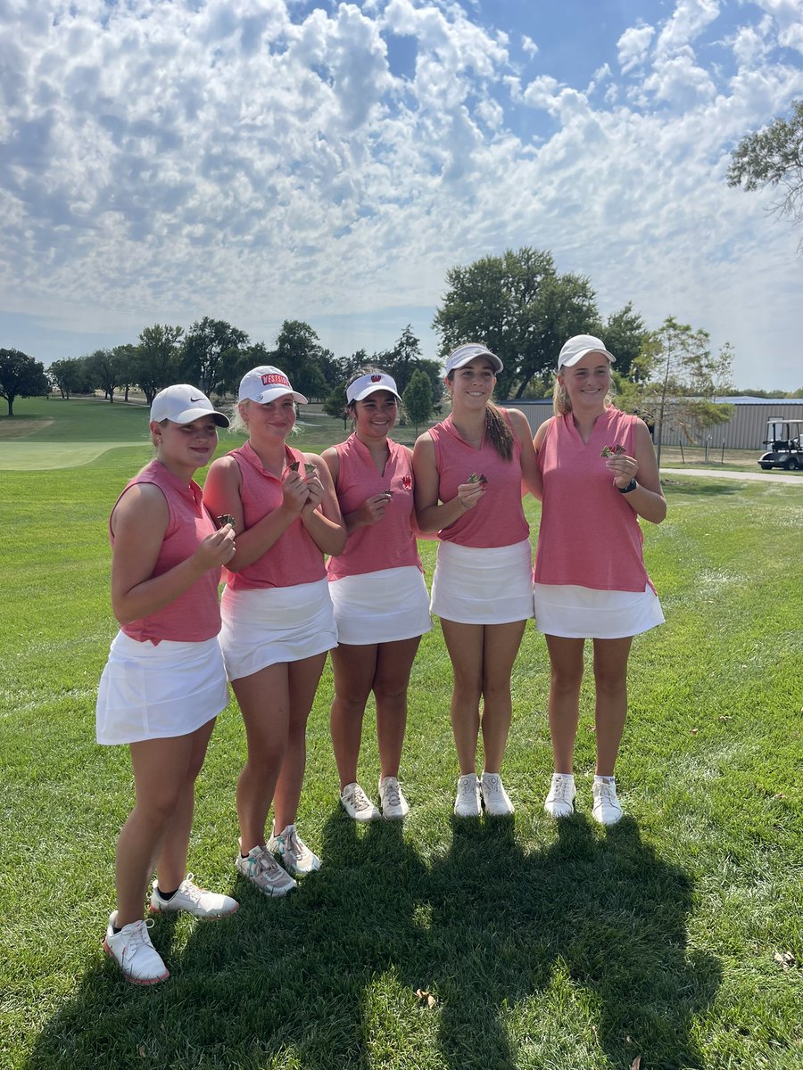 westside_golf's tweet image. Beatrice Invite Champions. 
Team score 319. 
Lily G- 3rd
@AddisonBenge 4th
@chloediprima 6th 
@Sophia_Martin06 7th 
Kendall- 9th. 
Teams first regular season tournament win in recent years ❤️💪🏽