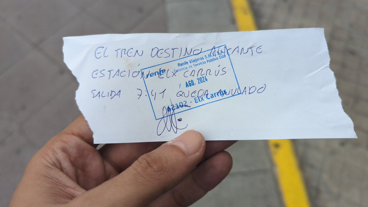 grumo81's tweet photo. @Renfe se está coronando últimamente con lo del cercanías Murcia-Alicante. Primero, anulan el tren que iba a coger esta mañana para ir a trabajar (véase el "justificante" adjunto). https://t.co/XlmbHXReLs
