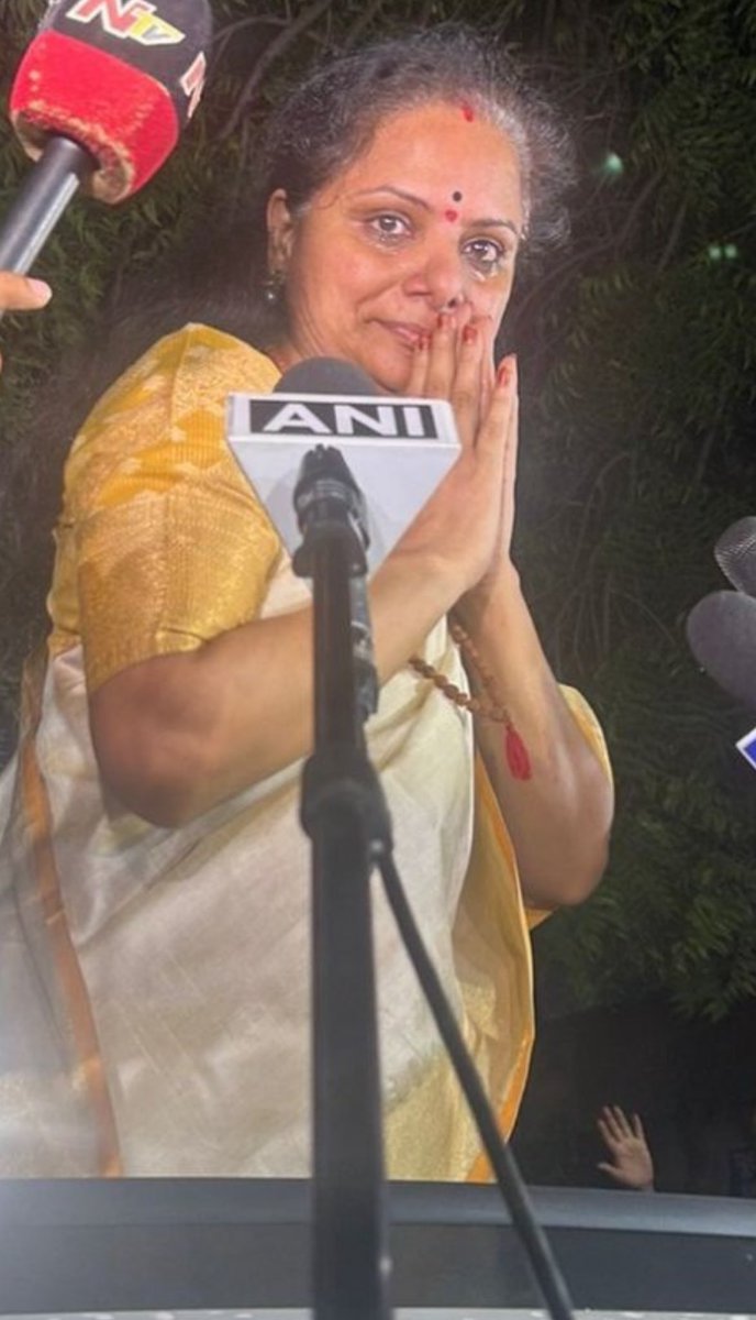 Aadi18_3's tweet image. సుధీర్గ పోరాటం 🩷🔥
రెండు జాతీయ పార్టీల కుట్రను తట్టుకున్న మా అక్క 🔥🔥🙏🏻
ఈ కన్నీళ్లు పెట్టించిన కొడుకులకు సినిమా షురు అయితది ఇగ 💥🤙
జై తెలంగాణ 🩷✊🏼
#Kavitha
#KavithaAkka