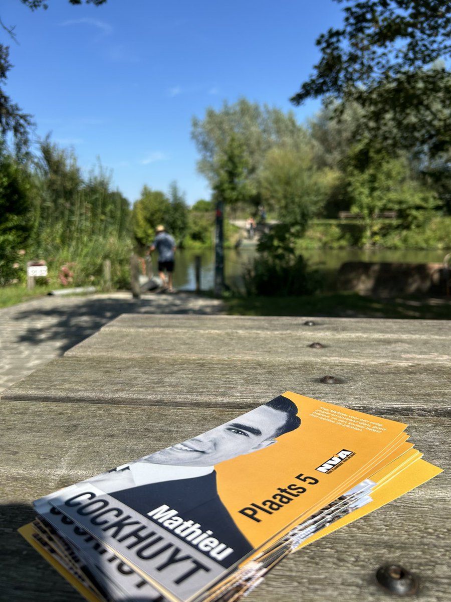 mcockhuyt's tweet photo. Boeiende babbels tijdens mijn huisbezoeken in eigen buurt ๐๐ซก #Afsnee #SintDenijsWestrem #Gent #lokaleverkiezingen #mathieuplaats5nvagent https://t.co/aoYLdvt88D