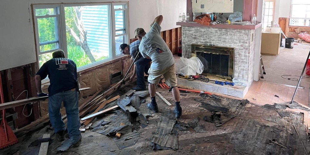 heart911team's tweet image. A  #HEART911 volunteer/retired #Local3 members neighbor&apos;s home was flooded in the #severestorm that caused historic rainfall on 8/18 in Newtown, CT. The family lost vehicles and the ability to live in their home. #SupportOurWork. ow.ly/1Yvr50T6U0U
