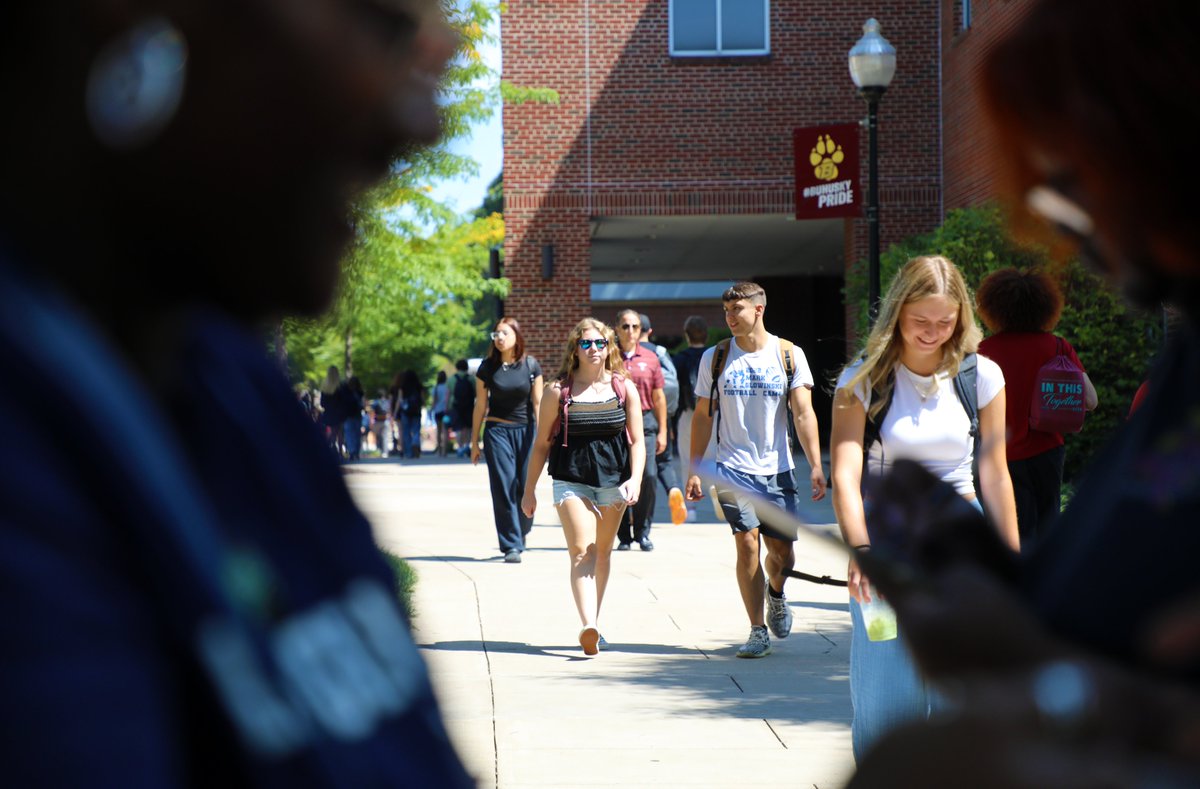 BloomsburgU's tweet image. And ... we&apos;re back! ✌💯💫🐾 #HuskyLife #BloomOnward #HuskyUnleashed #college #friends

📸➡️ flic.kr/s/aHBqjBERu9