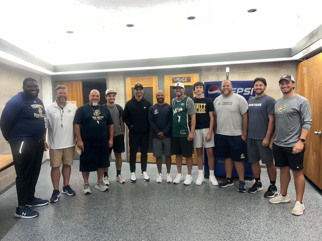Trinity College Football (@trincollfb) on Twitter photo NBA Champion 🤝 NESCAC Champions
Huge thank you to <a href="/celtics/">Boston Celtics</a> Head Coach Joe Mazzulla for coming to speak to our team last night!
#RollBants #TrinColl NBA Champion 🤝 NESCAC Champions
Huge thank you to <a href="/celtics/">Boston Celtics</a> Head Coach Joe Mazzulla for coming to speak to our team last night!
#RollBants #TrinColl