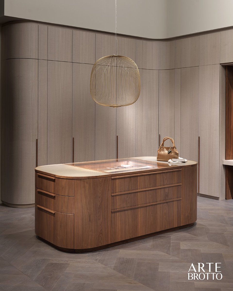 DesignGallerySA's tweet photo. Discover the timeless beauty of the Life walk-in closet central island by Arte Brotto! Created from fine Walnut wood in oiled finish. 

.
.
.
#designgallery #jeddah #riyadh #saudiarabia #salonedelmobile2024 #italianwoodinteriors #artebrotto #preciousfurnishing #italiandesign https://t.co/RPkv43qu39