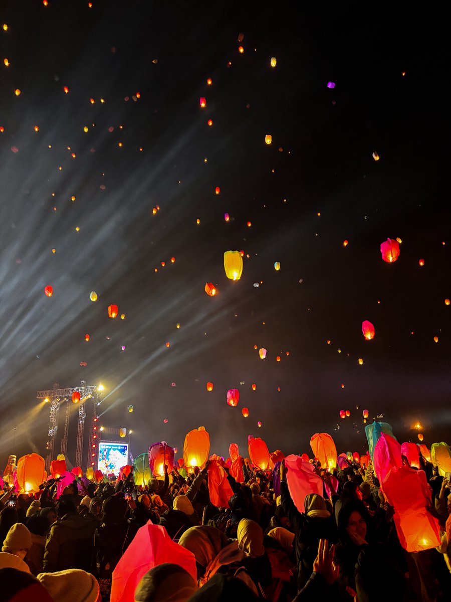 hawkcdewi's tweet photo. What a magical night
Dieng Culture Festival | 12 c 🥶
@FestivalDiengID #DCF24
Life is like a movie, just take it~ https://t.co/HEzM8fIQTF
