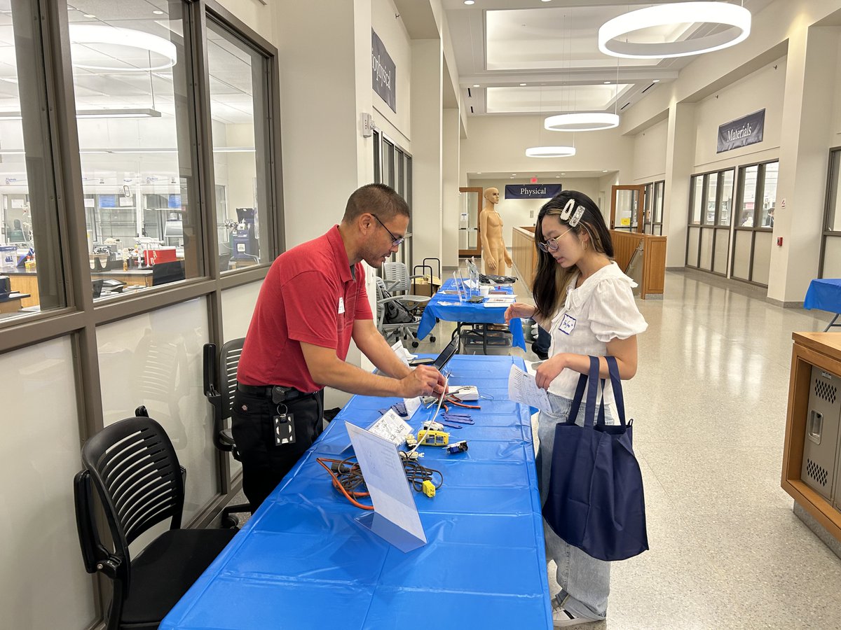 YaleEHS's tweet photo. Yale  EHS spread its safety message today at the Chemistry Safety Day at  Sterling Chemistry Laboratory. Thank you to all who participated and  attended. #yaleehs https://t.co/hu74eyJMQJ