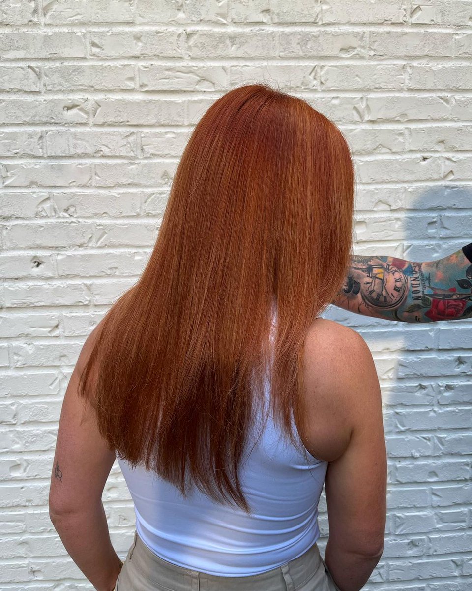 BarronsLondon's tweet image. This color correction was a success! 
This new auburn shade is fierce !!! 

#keune #keunecolor #keunehaircosmetics #colortransformation #colorcorrection #redhead #vibranthair #barronlondonhairsalon #barronlondon #atlcolorist