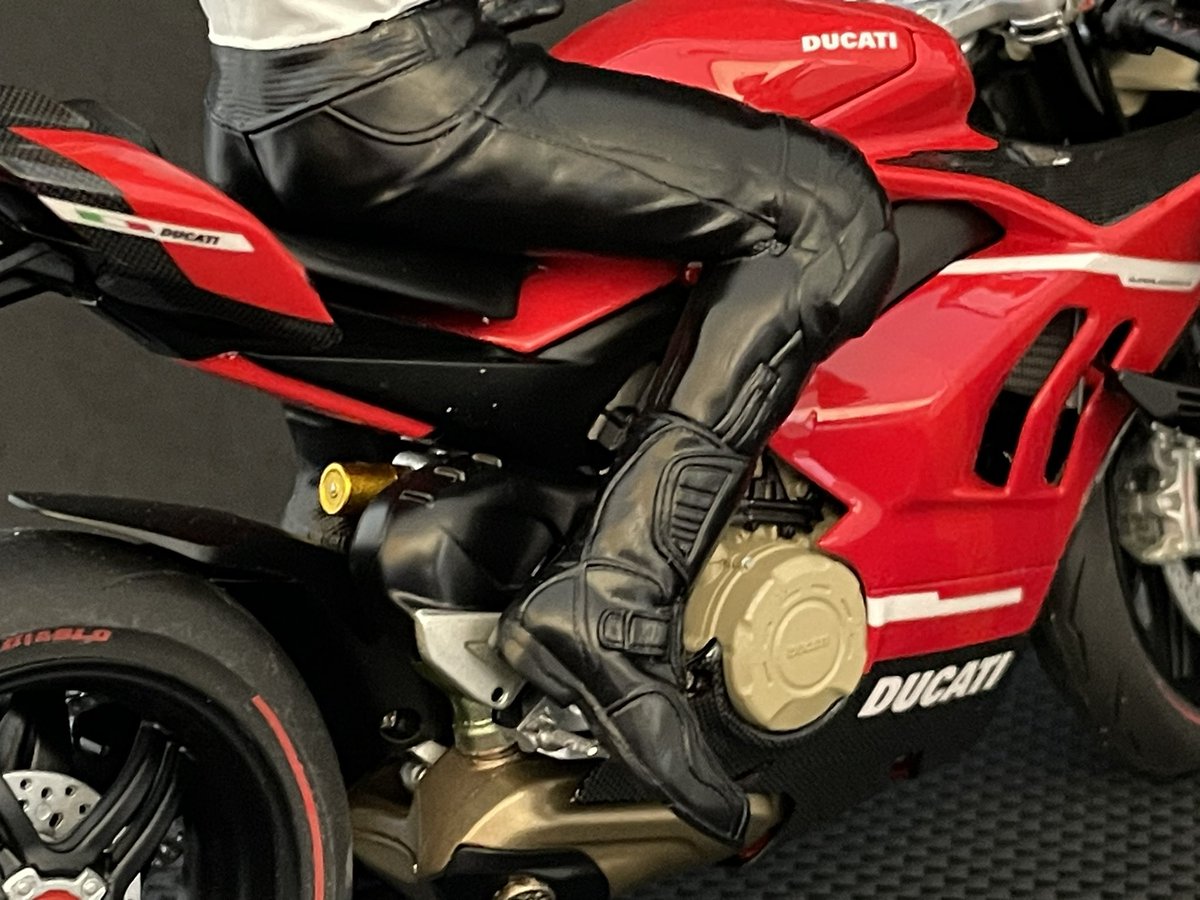 itoh_hirotaka's tweet photo. #フレームアウトの美
#バイクプラモ盛り上げ隊
#バイク模型が好きだ
#CLUB_M
#The_Womens_Rider
#tamiyainc
#tamiya_plamodel
#タミヤ
#DUCATI
#SUPERLEGGERA_V4 https://t.co/xaIzV1U5HP