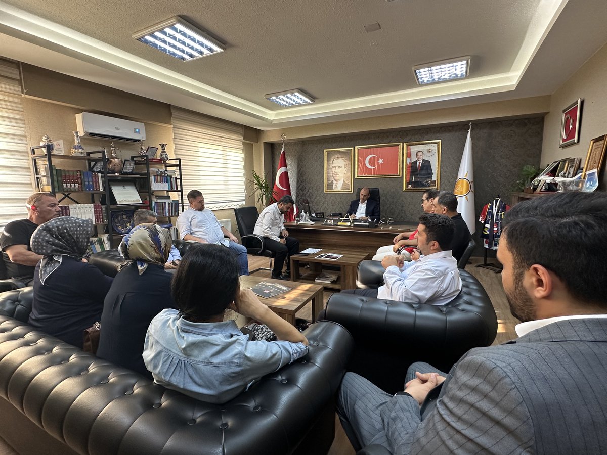 Fatih__Bildik's tweet photo. Haftalık Olağan Yürütme Kurulu Toplantımızı icra ettik.

#KalbimizAltındağ 

@RTErdogan 
@hakanhanozcan https://t.co/r2LxpEioyb