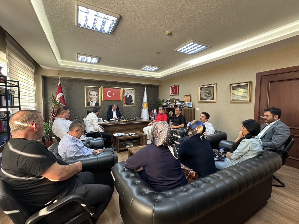 akaltindag's tweet photo. Haftalık Olağan Yürütme Kurulu Toplantımızı İlçe Başkanımız Sn. @Fatih__Bildik Başkanlığında gerçekleştirdik.

#KalbimizAltındağ

@RTErdogan
@hakanhanozcan https://t.co/4dOOgxVl23
