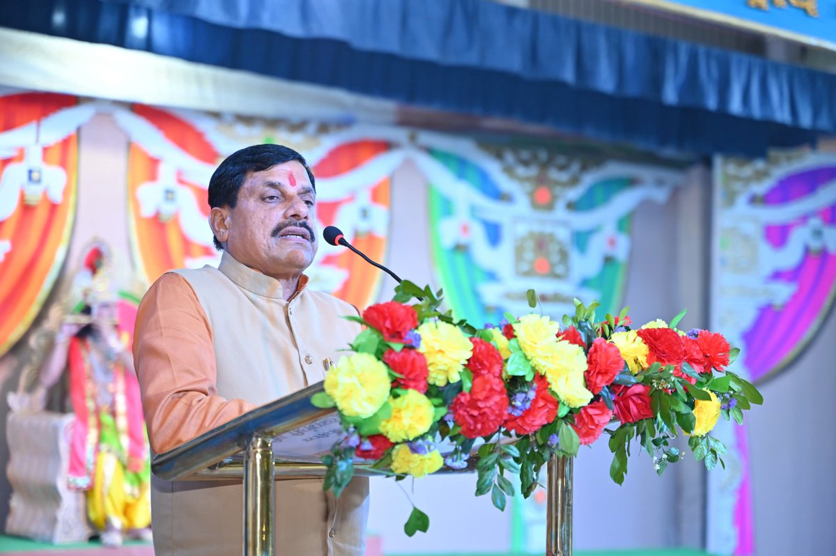 मोहन जी यहाँ वहां की बाते ना करके  आपके अपने जो जनसेवा मित्र है उन की समीक्षा करके रोजगार दीजिये  जिससे हर पंचायत स्तर पर अंतिम छोर के व्यक्ति तक जनसेवा मित्रों द्वारा योजनाओं का लाभ मिल सके ?
सभी जनसेवा मित्र संघ  (MP)
#जनसेवा_मित्रो_को_बहाल_करो
<a href="/DrMohanYadav51/">Dr Mohan Yadav</a>
<a href="/ChouhanShivraj/">Shivraj Singh Chouhan</a>