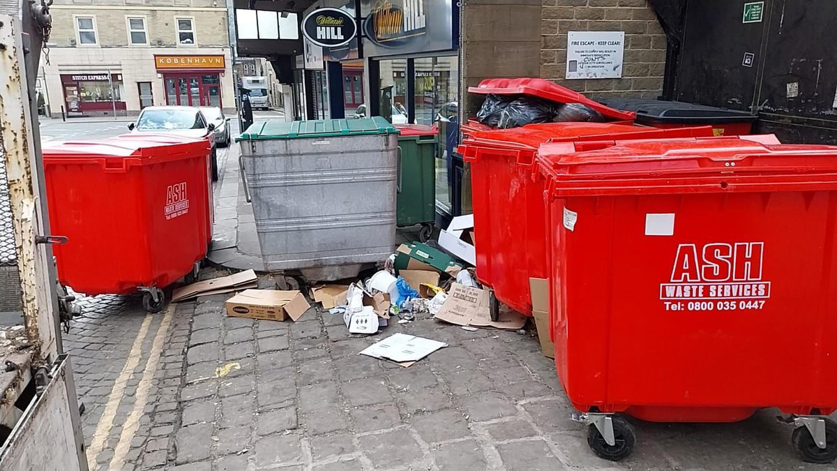 CMBC_CPT's tweet photo. The Community Protection Team, clearing a site in Halifax town centre today. Please #KeepBritainTidy! #streetclean #flytipping https://t.co/Xj51GblED5