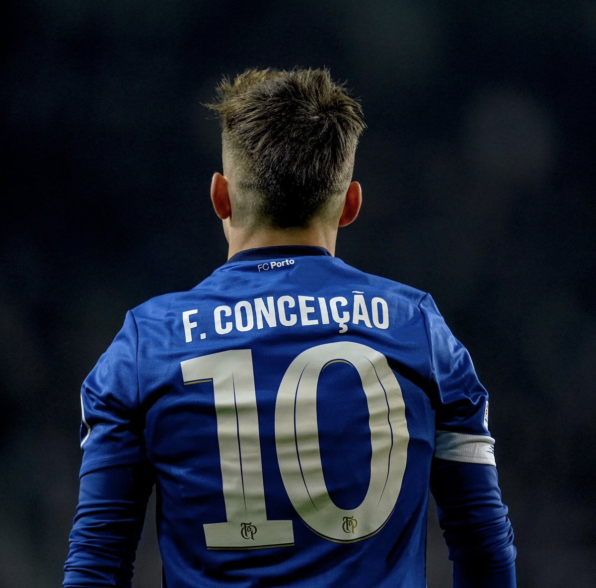 FConceicao7's tweet image. “Para jogar no Porto é preciso dar a vida”.
Assim o fiz do primeiro ao último dia.
Obrigado e até já Futebol Clube do Porto.
De sempre, para sempre. 💙
#FC10