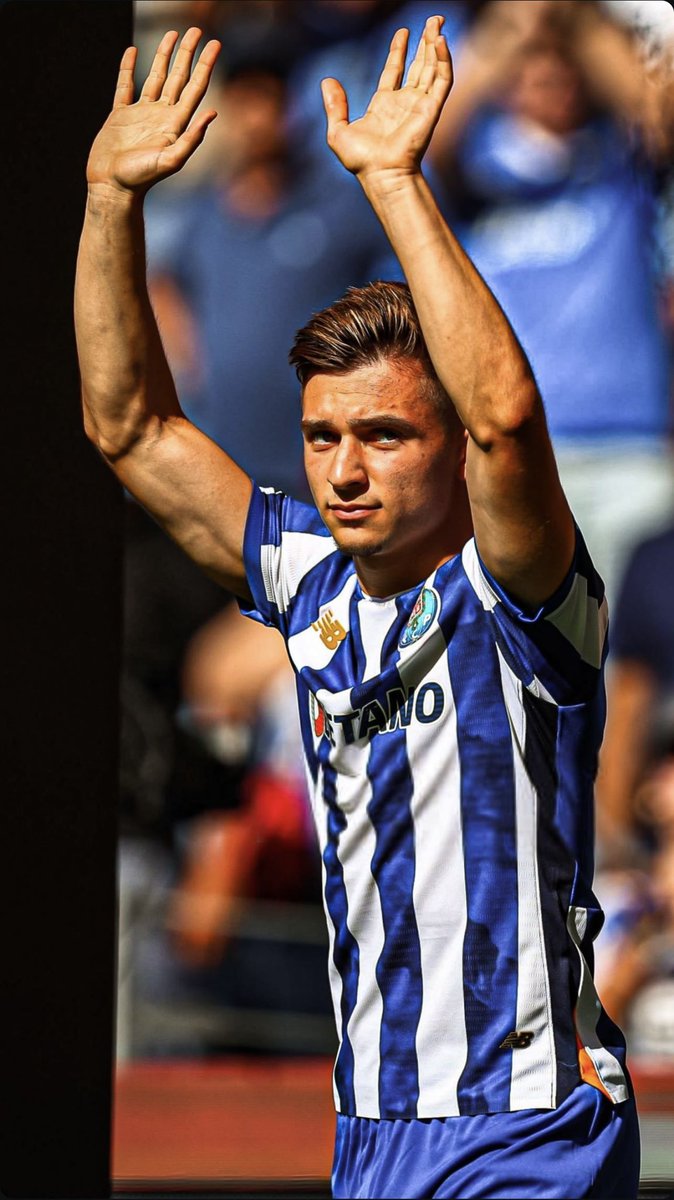 FConceicao7's tweet image. “Para jogar no Porto é preciso dar a vida”.
Assim o fiz do primeiro ao último dia.
Obrigado e até já Futebol Clube do Porto.
De sempre, para sempre. 💙
#FC10
