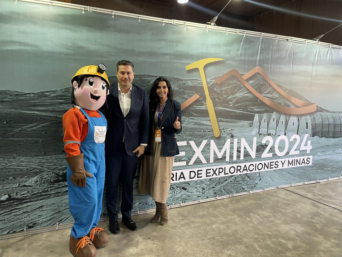 María Isabel Pardo Gallardo  Directora de asuntos corporativos y Francisco Lecaros presidente de Fundación Minera de Chile participan en la inauguración de FEXMIN  2024. 

Asimismo, asisten para apoyar la labor que está realizando Minerita y Minerito en el mes de la minería.