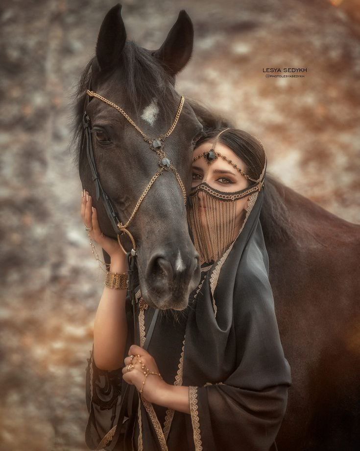 ،

🕊️

"أغيب عن دارك وأحن لـ طواريك 
وأخالـط أشــواقي بعذب المعاني
يعنـــي تطمــن يابعـد روح مغليك 
طيفك معـي في كل حين ومكاني"

،
🕊️