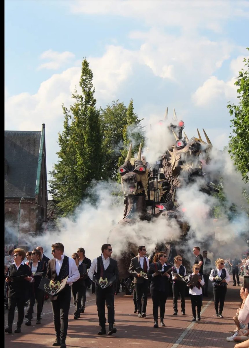 derooiehoek's tweet photo. Wat zijn we ongelofelijk trots op onze fantastische creatie ‘Weggejaagd uit Brabant: m’ne liefste grond’. We hebben genoten van het applaus. ❤️🖤 #brabantsedag 

2e publieksprijs
1e Omroep Brabant kijkersprijs 
9e algemeen

@vkHopeloos gefeliciteerd! https://t.co/ddhJzvxJb3