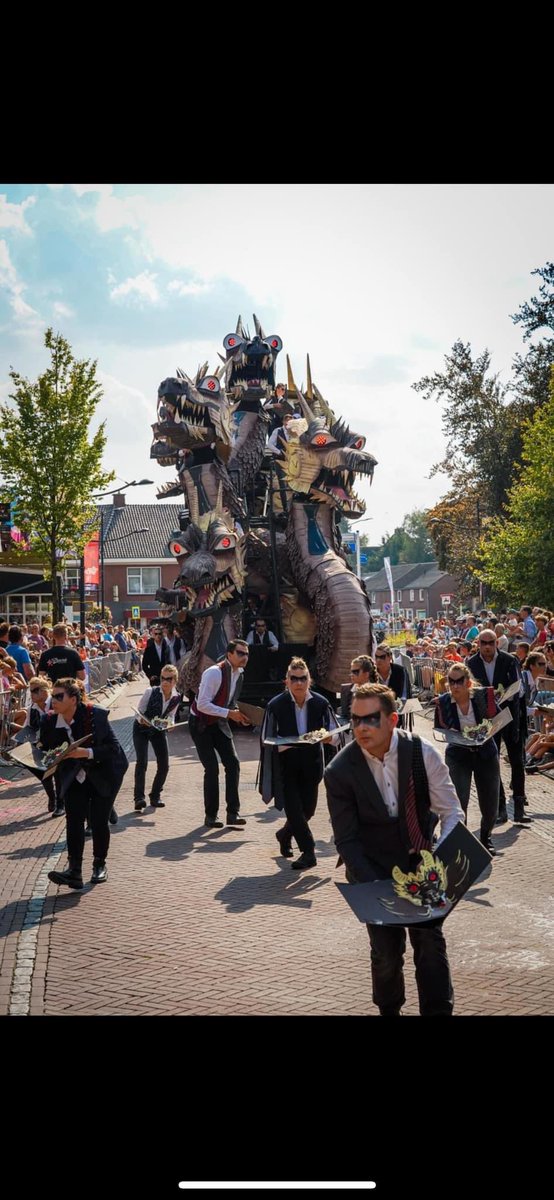 derooiehoek's tweet photo. Wat zijn we ongelofelijk trots op onze fantastische creatie ‘Weggejaagd uit Brabant: m’ne liefste grond’. We hebben genoten van het applaus. ❤️🖤 #brabantsedag 

2e publieksprijs
1e Omroep Brabant kijkersprijs 
9e algemeen

@vkHopeloos gefeliciteerd! https://t.co/ddhJzvxJb3