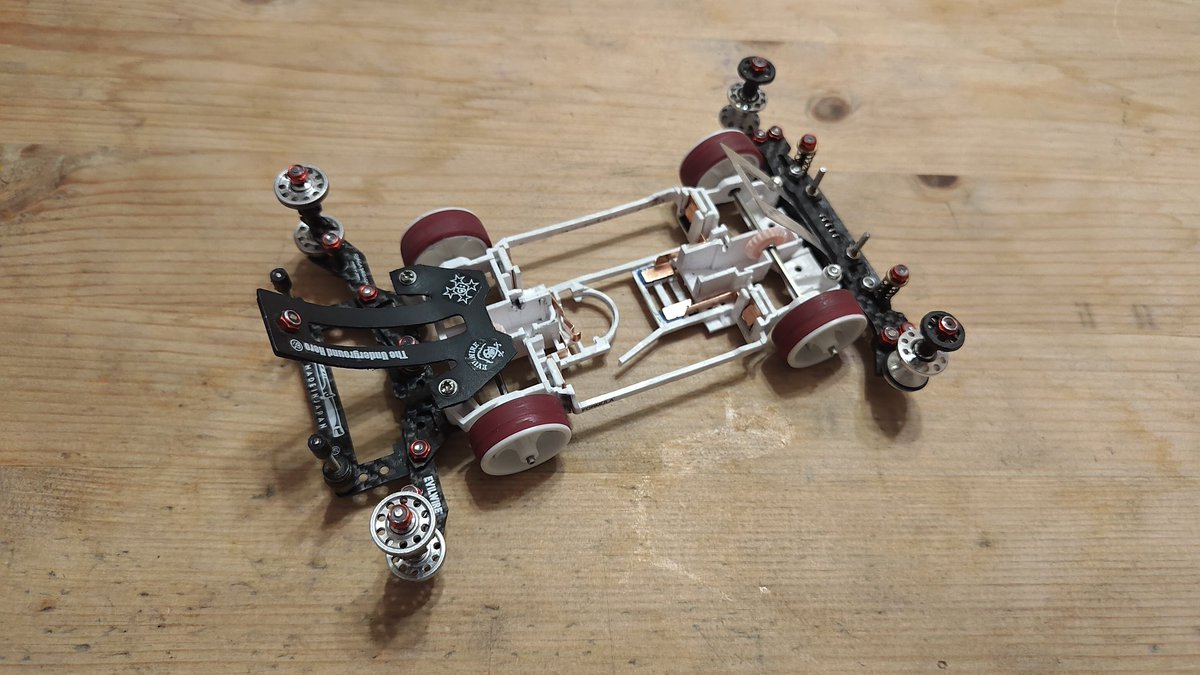 吊り下げ式スラダン　ミニ四駆　DKC ミニ四駆】治具不要！左右独立段下げスラダンを作りました