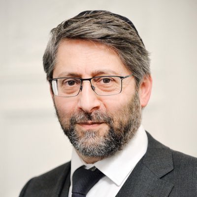 CerfiaFR's tweet photo. 🇫🇷🇮🇱🇵🇸 FLASH

Journaliste : "Pourquoi est-ce si difficile de condamner aussi les massacres qui sont commis à Gaza ?"

Le grand rabbin de France Haïm Korsia : "Parce qu’ils ne sont pas du même ordre." https://t.co/GimKe7lx0x