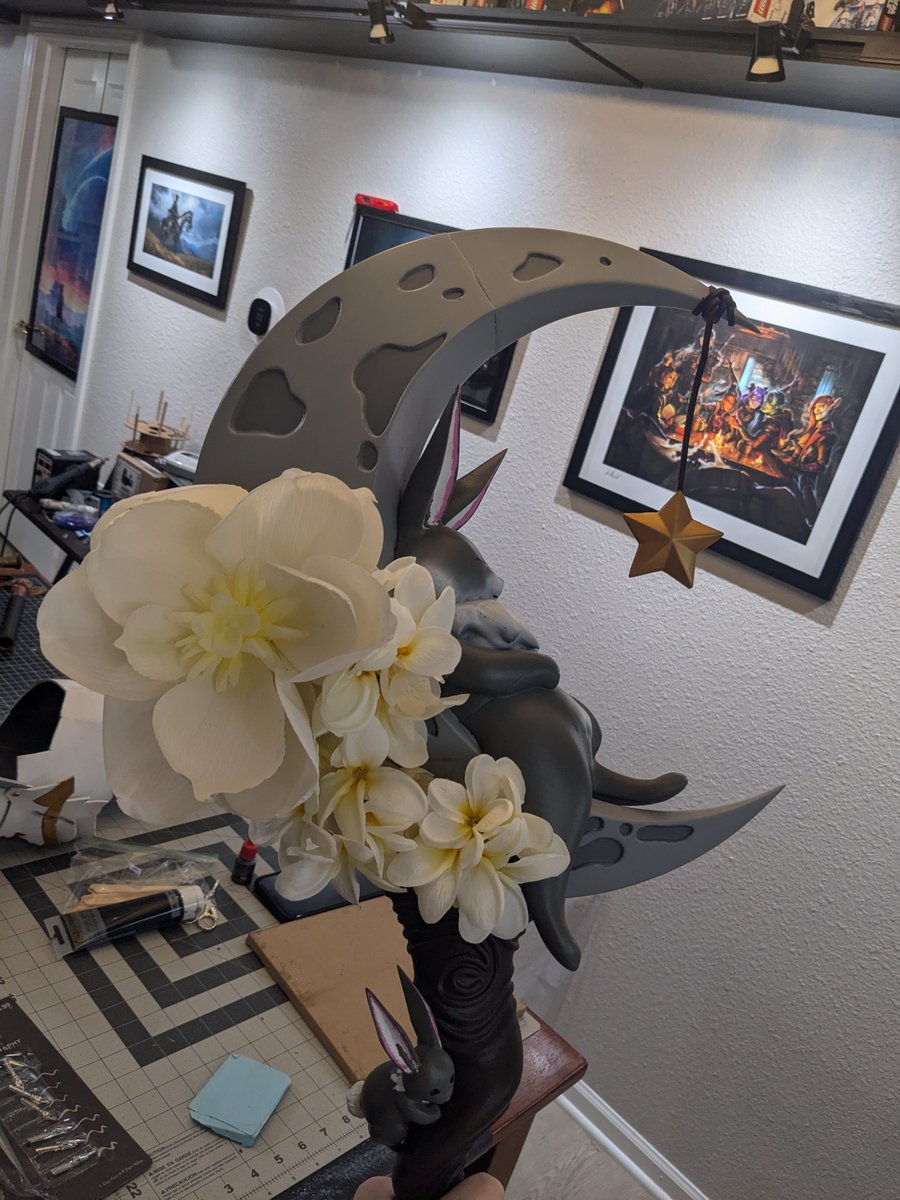 docseraph's tweet image. Finally got my staff done in time for Dragoncon! It was my first time doing anything 3d printed and I'm beyond happy with how it turned out.

Print is from @dangerousladies