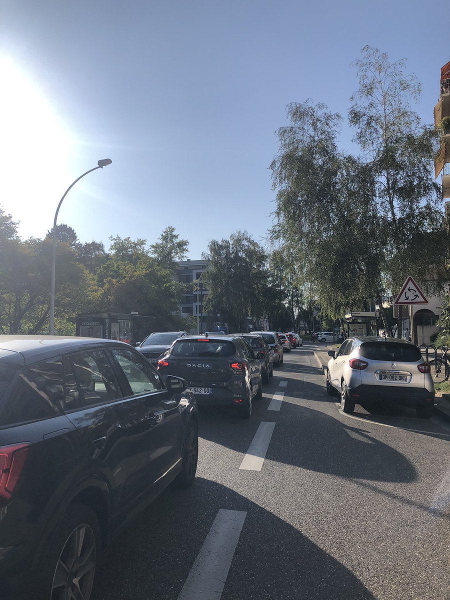 AntoineGrange74's tweet photo. Déplacer le problème n’a jamais été une solution.
A une semaine de la rentrée, qui peut en dire du bien ?
#plandecirculation
#annecy https://t.co/AEk0lOOVV1