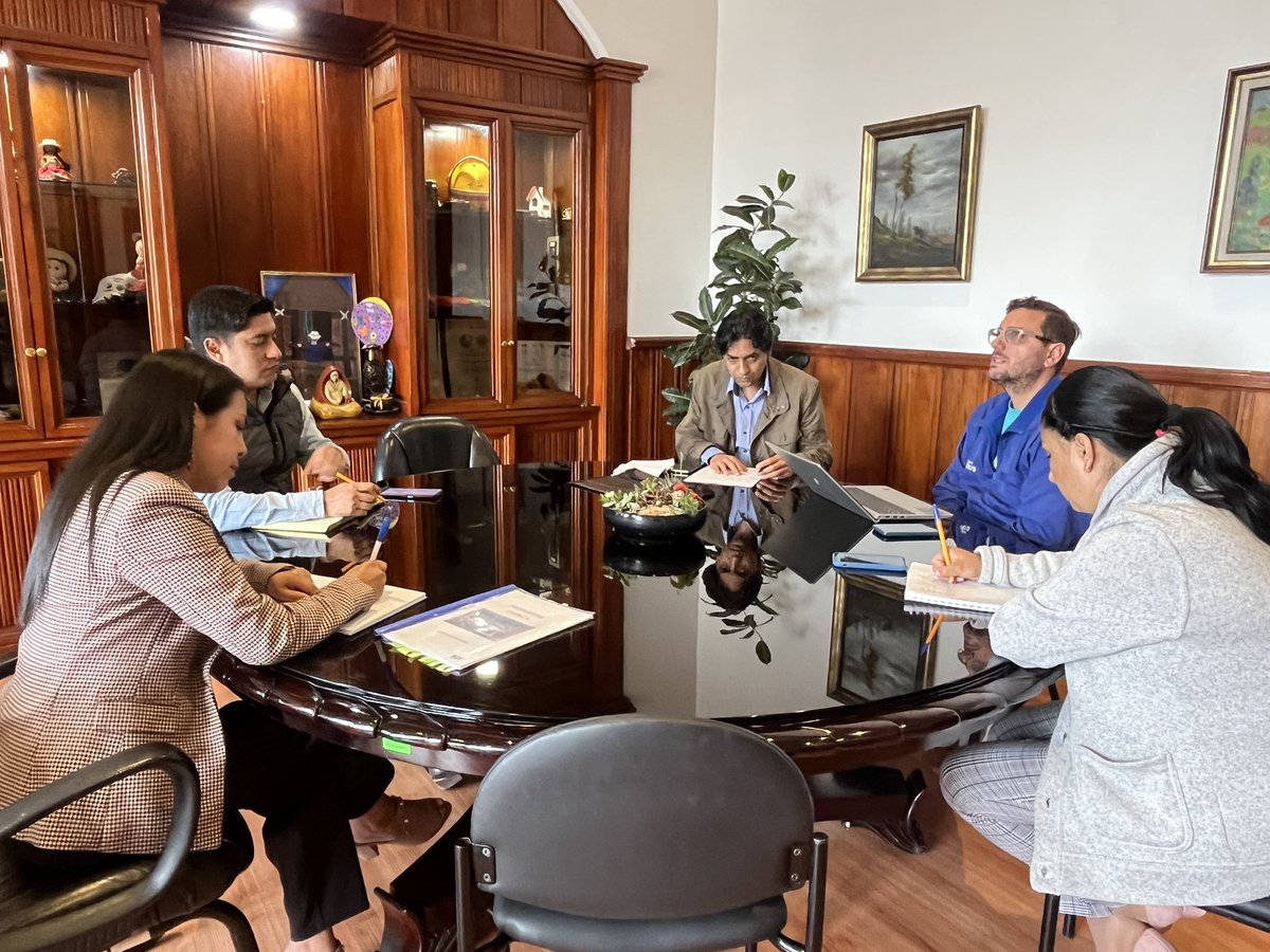 MarisolPenaloz2's tweet photo. Esta mañana nos reunimos con la Fundación de Turismo para Cuenca y el GAD Parroquial de Baños para apoyar el evento "Rural Chef" 🍲🌿. ¡Una increíble oportunidad para degustar lo mejor de la gastronomía rural de Cuenca! 🚜✨ #RuralChef #GastronomíaLocal #CuencaEcuador https://t.co/d4ve5cxUbP